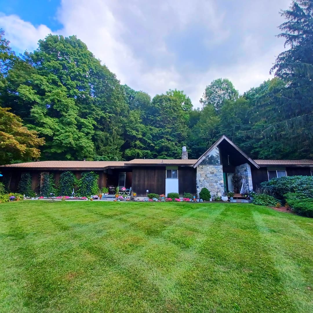Effective Lawn Mowing Services to Maintain the Beauty of the Garden