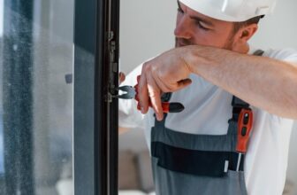 Storefront Lock Problems? When Should You Call a Commercial Locksmith?